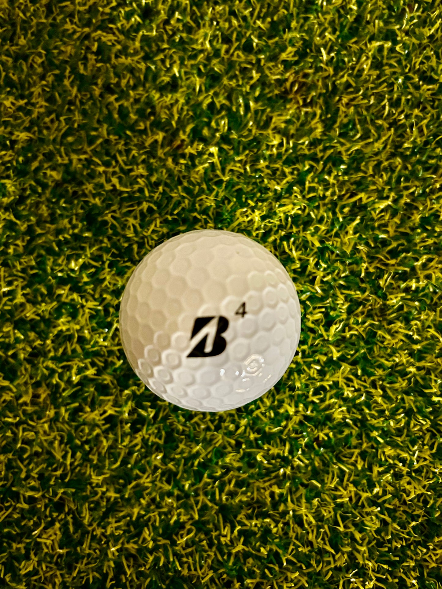 12 Bridgestone golf balls